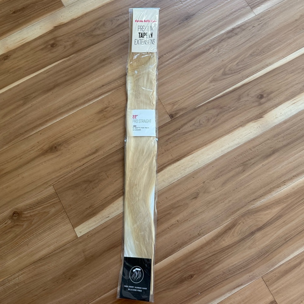 1 pack 22" #80 white ash blonde Donna Bella tape in hair extensions 
Brand new - Picture 2 of 3